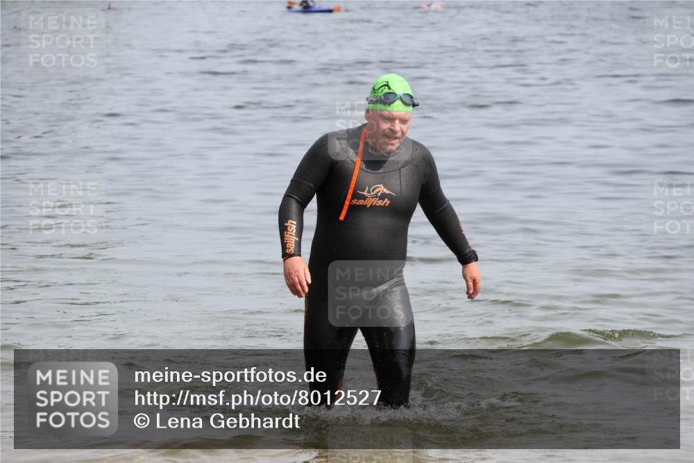 15.06.2025 - 27. Vierlanden-Triathlon Lena Gebhardt http://msf.ph/oto/8012527 15.06.2025 10:10:52 Schwimmen  meine-sportfotos.de
