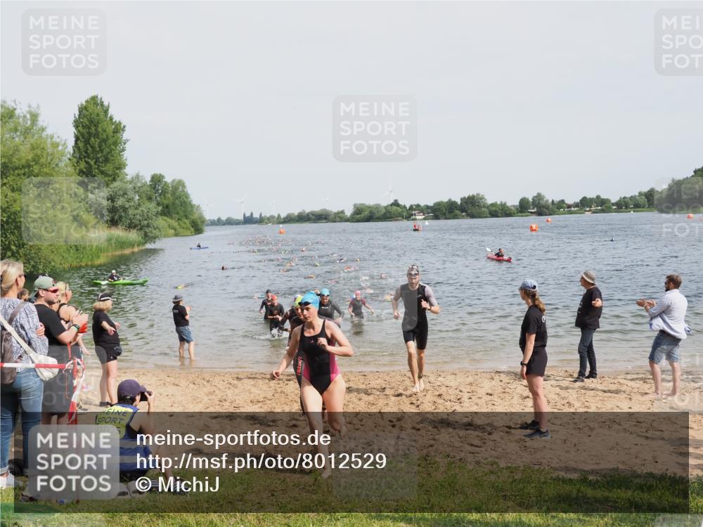 21.06.2025 - 27. Vierlanden-Triathlon MichiJ http://msf.ph/oto/8012529 15.06.2026 10:14:54 Schwimmen 476, 521, 525, 528, 570, 592, 593, 605, 608, 1397 meine-sportfotos.de