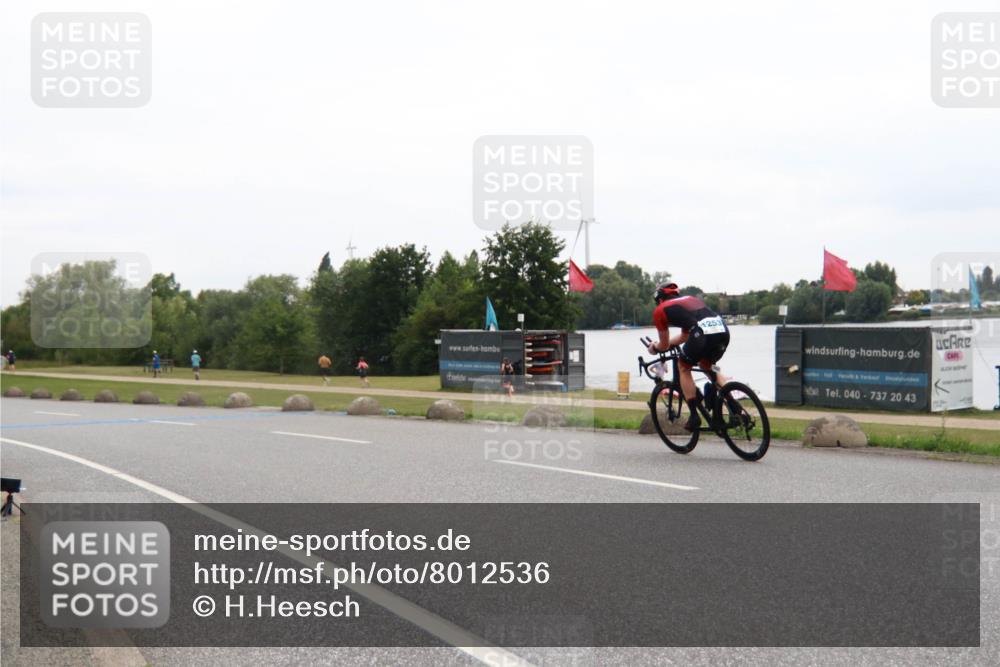 21.06.2025 - 27. Vierlanden-Triathlon H.Heesch http://msf.ph/oto/8012536 15.06.2025 13:25:30 Radfahren 1102 meine-sportfotos.de
