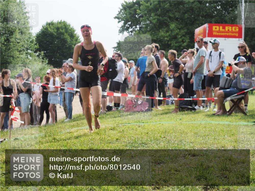 15.06.2025 - 27. Vierlanden-Triathlon KatJ http://msf.ph/oto/8012540 15.06.2025 10:14:14 Schwimmen 475, 632 meine-sportfotos.de