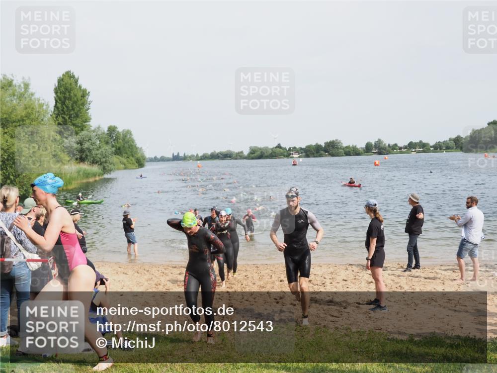 21.06.2025 - 27. Vierlanden-Triathlon MichiJ http://msf.ph/oto/8012543 15.06.2026 10:14:55 Schwimmen 476, 521, 525, 528, 570, 592, 593, 605, 608, 1397 meine-sportfotos.de