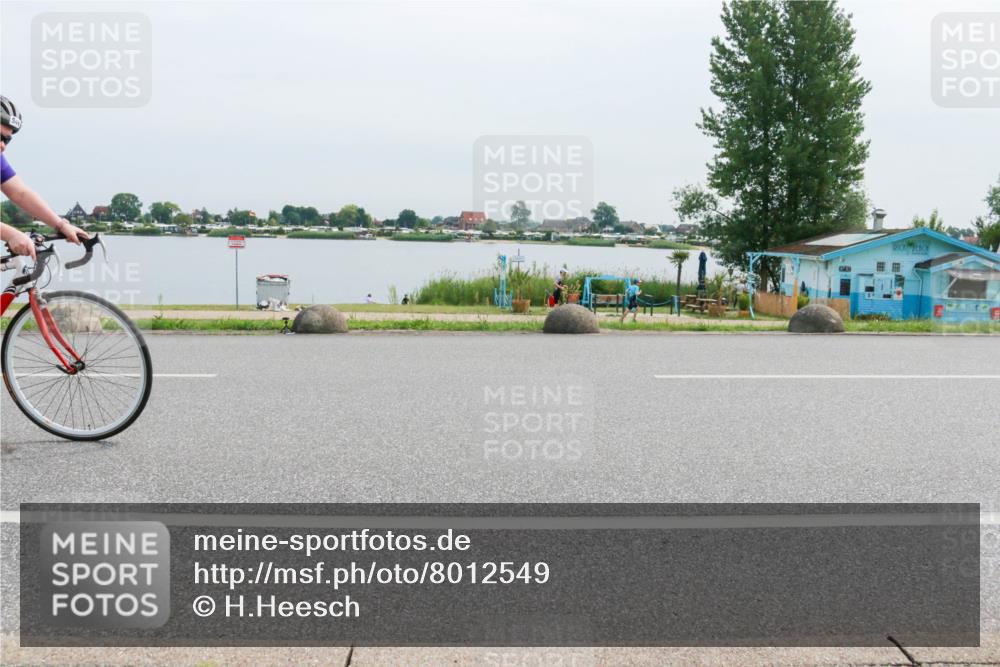 15.06.2025 - 27. Vierlanden-Triathlon H.Heesch http://msf.ph/oto/8012549 15.06.2025 11:07:03 Radfahren 549, 642 meine-sportfotos.de