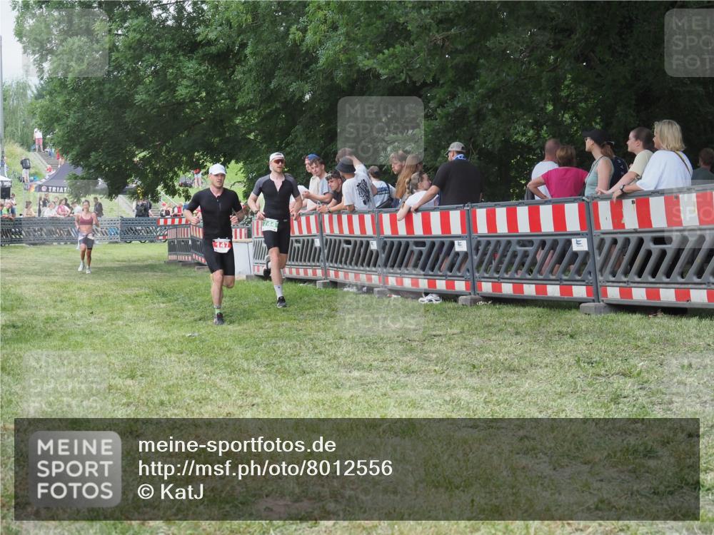 21.06.2025 - 27. Vierlanden-Triathlon KatJ http://msf.ph/oto/8012556 15.06.2025 13:09:34 Ziel 147, 225, 744 meine-sportfotos.de