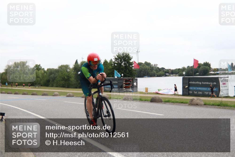 21.06.2025 - 27. Vierlanden-Triathlon H.Heesch http://msf.ph/oto/8012561 15.06.2025 13:25:45 Radfahren 1137 meine-sportfotos.de