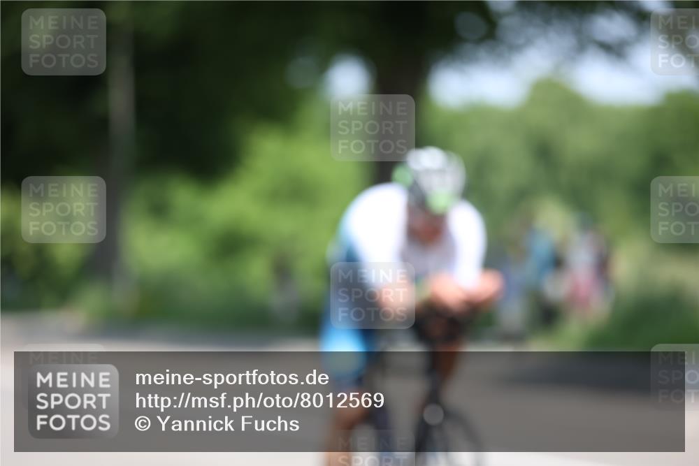 15.06.2025 - 7 Türme Triathlon Yannick Fuchs http://msf.ph/oto/8012569 15.06.2025 12:46:47 Radfahren 490, 543 meine-sportfotos.de