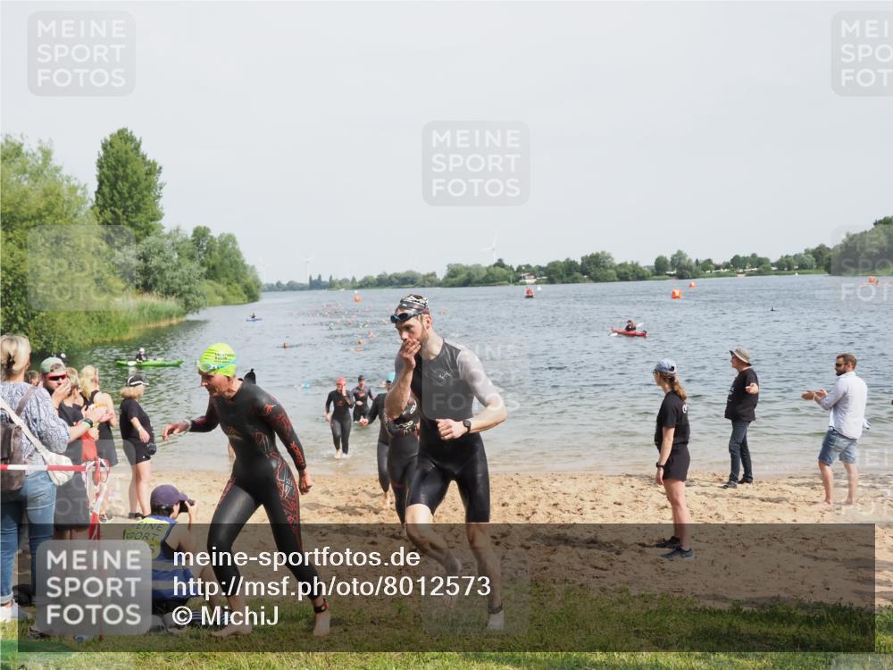 21.06.2025 - 27. Vierlanden-Triathlon MichiJ http://msf.ph/oto/8012573 15.06.2026 10:14:56 Schwimmen 476, 521, 525, 528, 570, 592, 593, 605, 608, 1397 meine-sportfotos.de