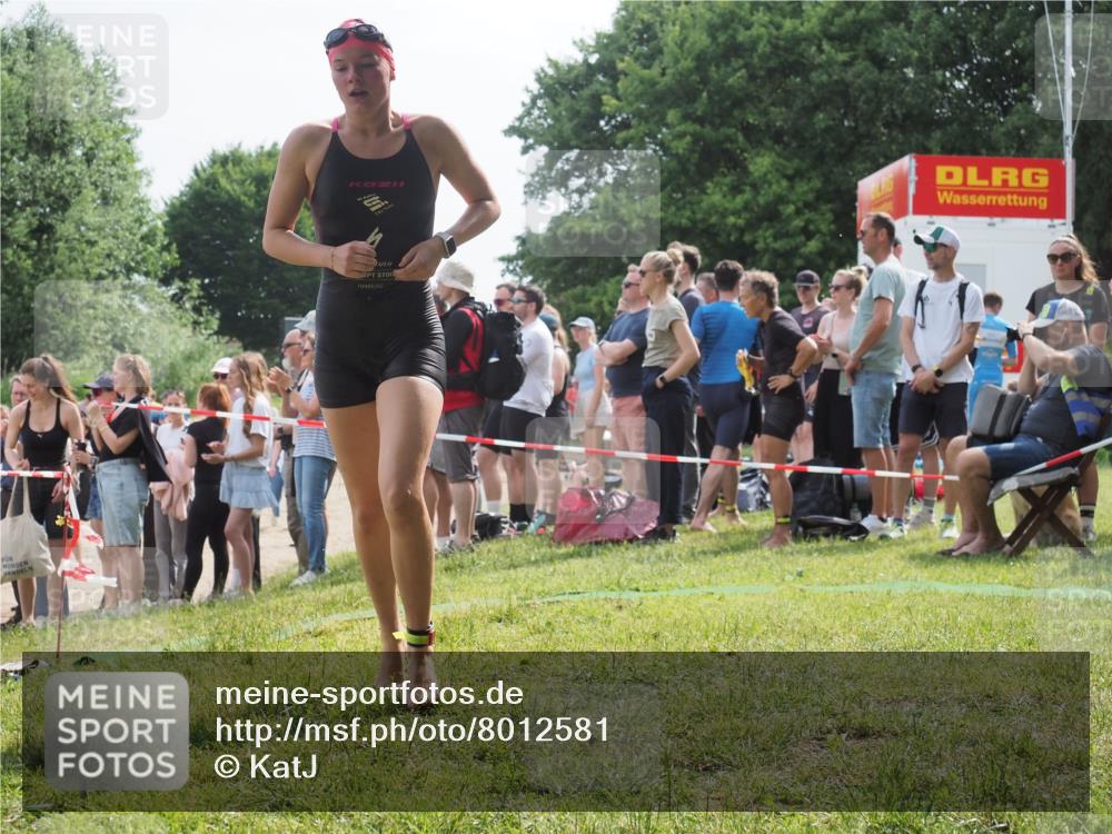 15.06.2025 - 27. Vierlanden-Triathlon KatJ http://msf.ph/oto/8012581 15.06.2025 10:14:15 Schwimmen 475, 632 meine-sportfotos.de