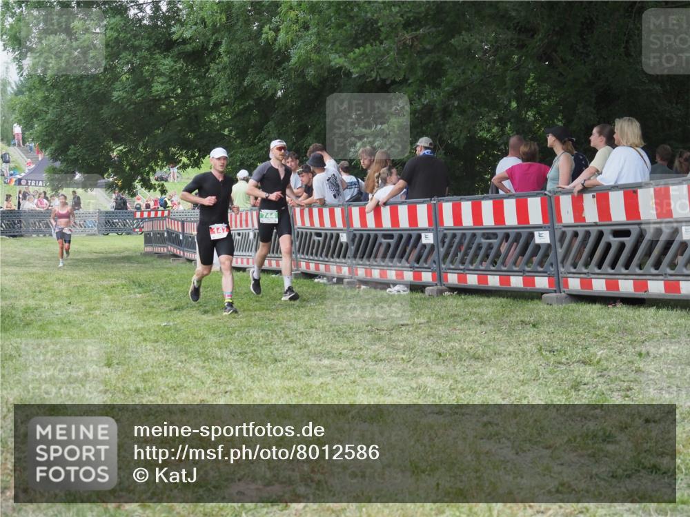 21.06.2025 - 27. Vierlanden-Triathlon KatJ http://msf.ph/oto/8012586 15.06.2025 13:09:34 Ziel 147, 225, 744 meine-sportfotos.de