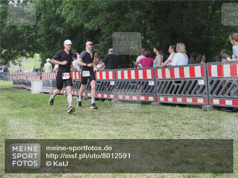 21.06.2025 - 27. Vierlanden-Triathlon KatJ http://msf.ph/oto/8012591 15.06.2025 13:09:35 Ziel 147, 225, 744 meine-sportfotos.de