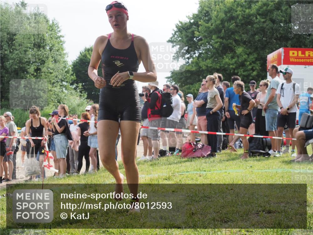 15.06.2025 - 27. Vierlanden-Triathlon KatJ http://msf.ph/oto/8012593 15.06.2025 10:14:15 Schwimmen 475, 632 meine-sportfotos.de