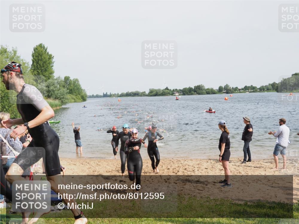 21.06.2025 - 27. Vierlanden-Triathlon MichiJ http://msf.ph/oto/8012595 15.06.2026 10:14:57 Schwimmen 476, 521, 525, 528, 570, 592, 593, 605, 608, 1397 meine-sportfotos.de