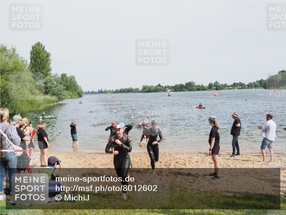 21.06.2025 - 27. Vierlanden-Triathlon MichiJ http://msf.ph/oto/8012602 15.06.2026 10:14:57 Schwimmen 476, 521, 525, 528, 570, 592, 593, 605, 608, 1397 meine-sportfotos.de