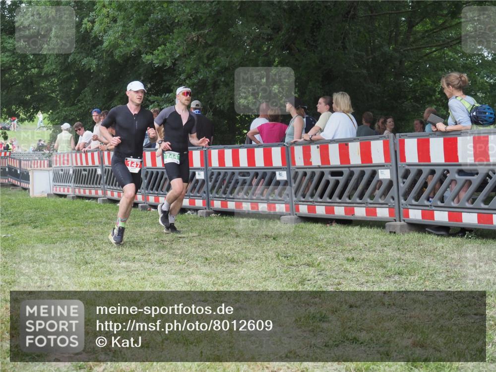 21.06.2025 - 27. Vierlanden-Triathlon KatJ http://msf.ph/oto/8012609 15.06.2025 13:09:35 Ziel 147, 225, 744 meine-sportfotos.de