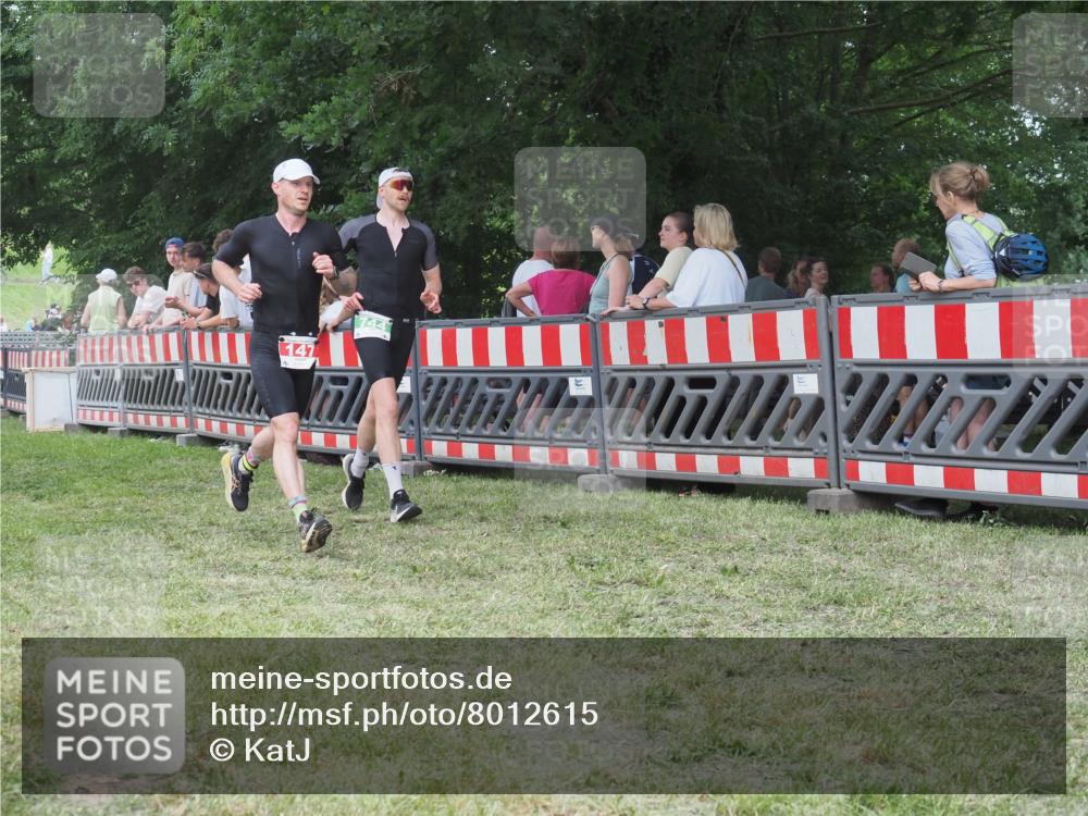 21.06.2025 - 27. Vierlanden-Triathlon KatJ http://msf.ph/oto/8012615 15.06.2025 13:09:35 Ziel 147, 225, 744 meine-sportfotos.de