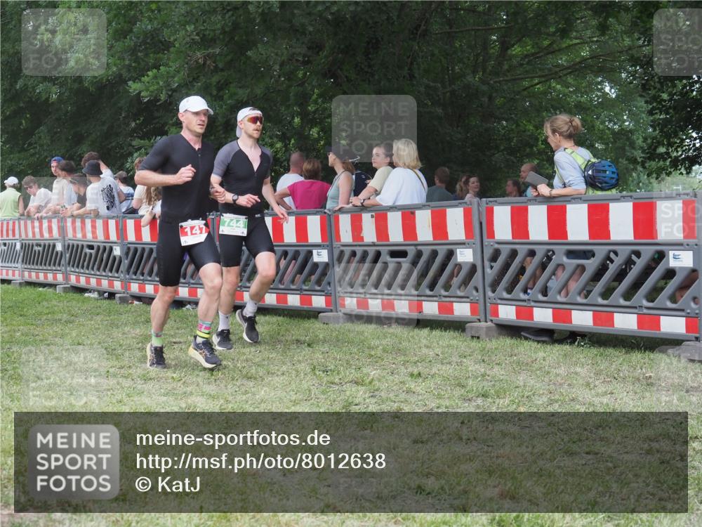 21.06.2025 - 27. Vierlanden-Triathlon KatJ http://msf.ph/oto/8012638 15.06.2025 13:09:36 Ziel 147, 225, 744 meine-sportfotos.de