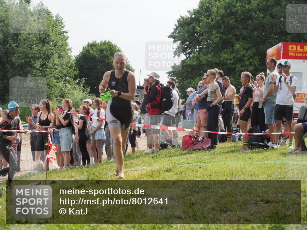15.06.2025 - 27. Vierlanden-Triathlon KatJ http://msf.ph/oto/8012641 15.06.2025 10:14:25 Schwimmen 482, 565, 618 meine-sportfotos.de
