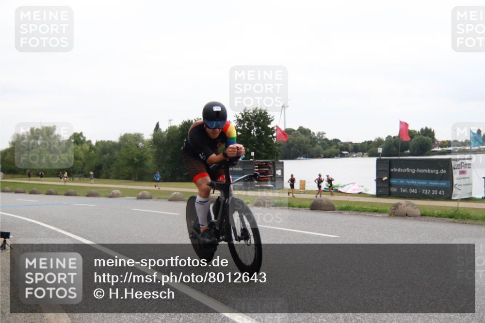 21.06.2025 - 27. Vierlanden-Triathlon H.Heesch http://msf.ph/oto/8012643 15.06.2025 13:26:06 Radfahren 1101, 1266, 1272 meine-sportfotos.de