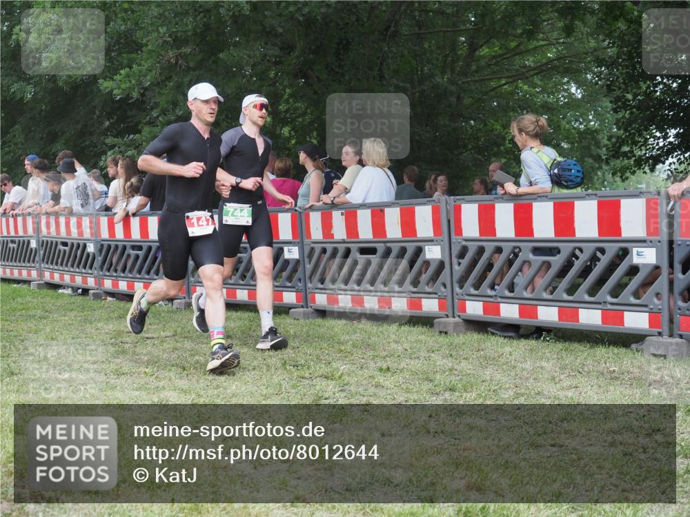 21.06.2025 - 27. Vierlanden-Triathlon KatJ http://msf.ph/oto/8012644 15.06.2025 13:09:36 Ziel 147, 225, 744 meine-sportfotos.de