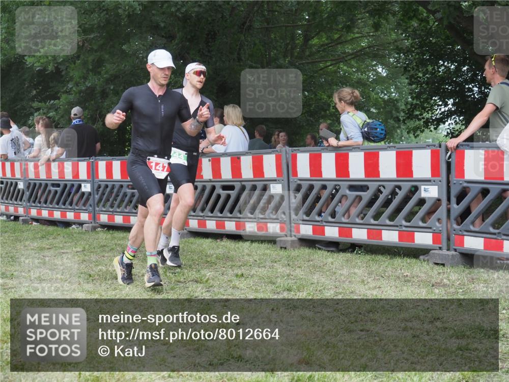 21.06.2025 - 27. Vierlanden-Triathlon KatJ http://msf.ph/oto/8012664 15.06.2025 13:09:36 Ziel 147, 225, 744 meine-sportfotos.de