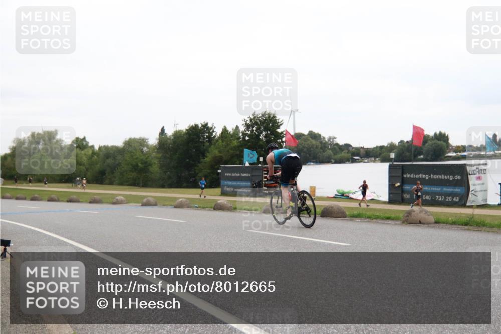 21.06.2025 - 27. Vierlanden-Triathlon H.Heesch http://msf.ph/oto/8012665 15.06.2025 13:26:08 Radfahren 1101, 1117, 1272 meine-sportfotos.de