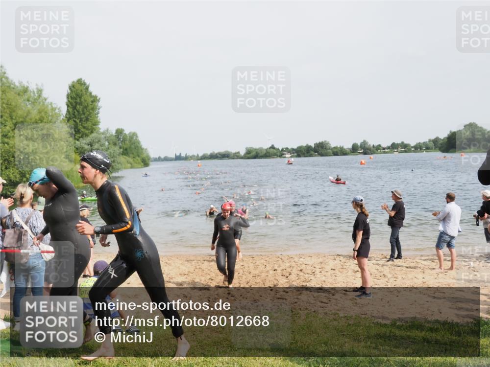 21.06.2025 - 27. Vierlanden-Triathlon MichiJ http://msf.ph/oto/8012668 15.06.2026 10:15:00 Schwimmen 476, 521, 525, 528, 570, 592, 593, 597, 605, 1397 meine-sportfotos.de