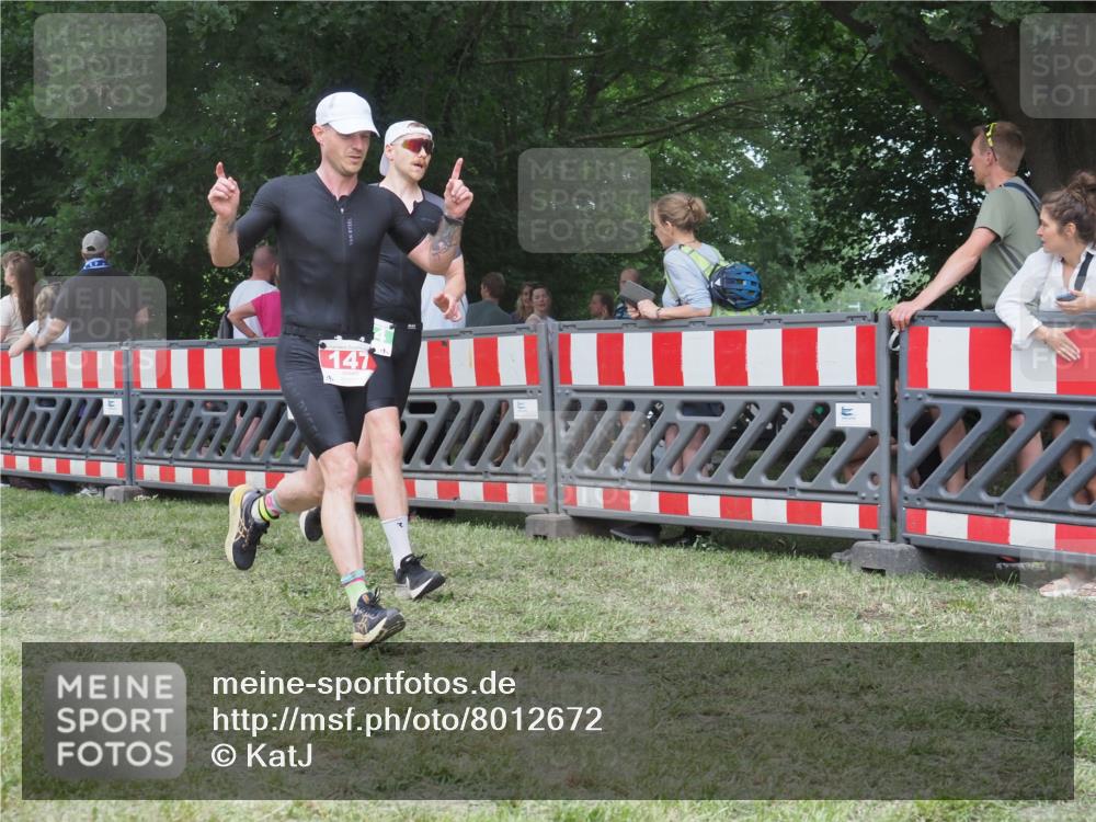 21.06.2025 - 27. Vierlanden-Triathlon KatJ http://msf.ph/oto/8012672 15.06.2025 13:09:36 Ziel 147, 225, 744 meine-sportfotos.de
