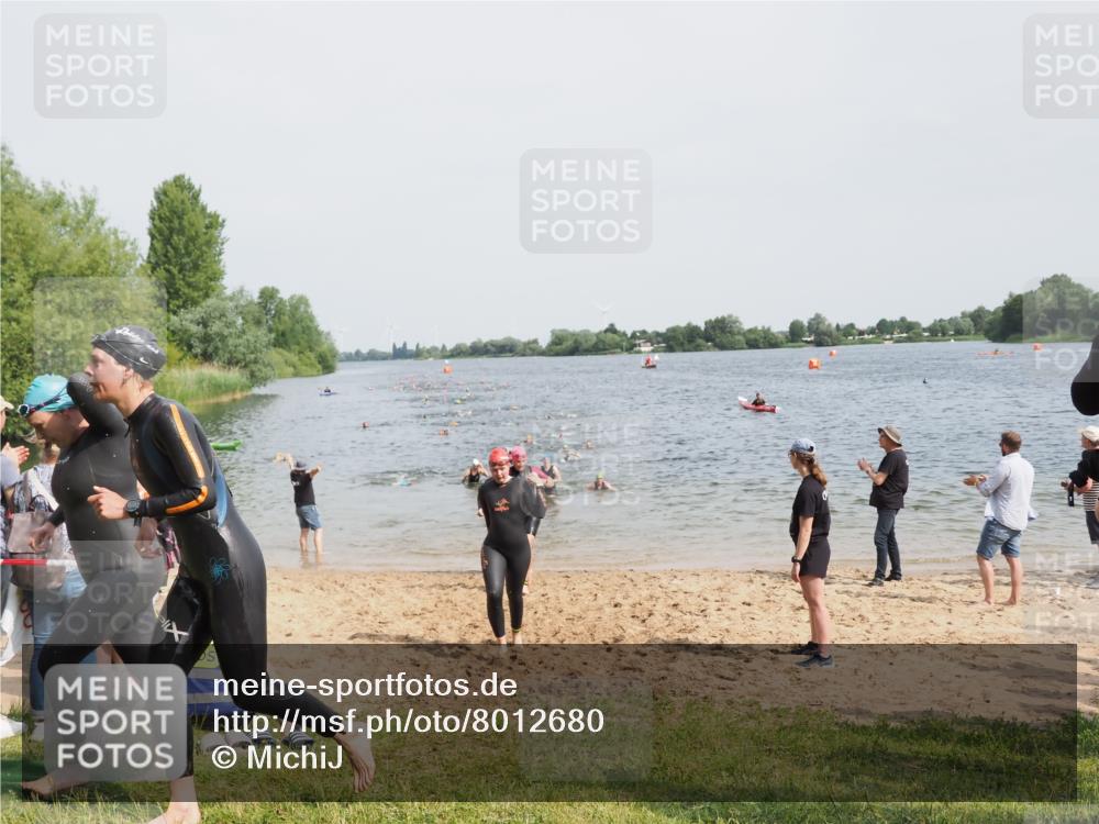 21.06.2025 - 27. Vierlanden-Triathlon MichiJ http://msf.ph/oto/8012680 15.06.2026 10:15:00 Schwimmen 476, 521, 525, 528, 570, 592, 593, 597, 605, 1397 meine-sportfotos.de