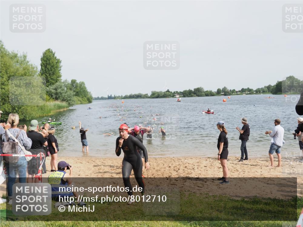 21.06.2025 - 27. Vierlanden-Triathlon MichiJ http://msf.ph/oto/8012710 15.06.2026 10:15:01 Schwimmen 476, 521, 525, 528, 570, 592, 593, 597, 605, 1397 meine-sportfotos.de