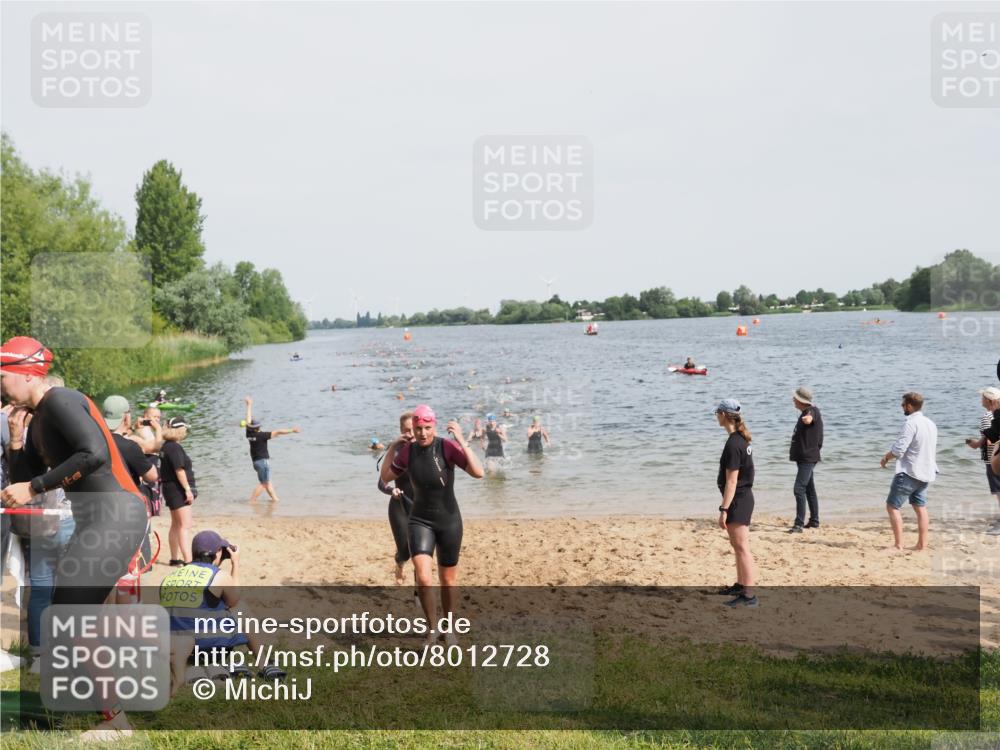 21.06.2025 - 27. Vierlanden-Triathlon MichiJ http://msf.ph/oto/8012728 15.06.2026 10:15:02 Schwimmen 476, 521, 525, 528, 570, 587, 592, 597, 605, 635, 1397 meine-sportfotos.de