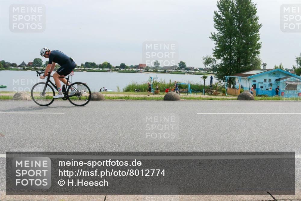 15.06.2025 - 27. Vierlanden-Triathlon H.Heesch http://msf.ph/oto/8012774 15.06.2025 11:07:56 Radfahren 647, 686 meine-sportfotos.de