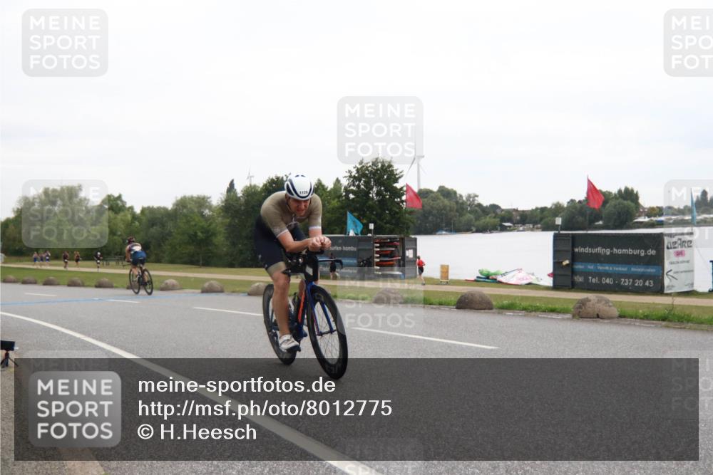21.06.2025 - 27. Vierlanden-Triathlon H.Heesch http://msf.ph/oto/8012775 15.06.2025 13:26:29 Radfahren 1113, 1128, 1157, 1281 meine-sportfotos.de