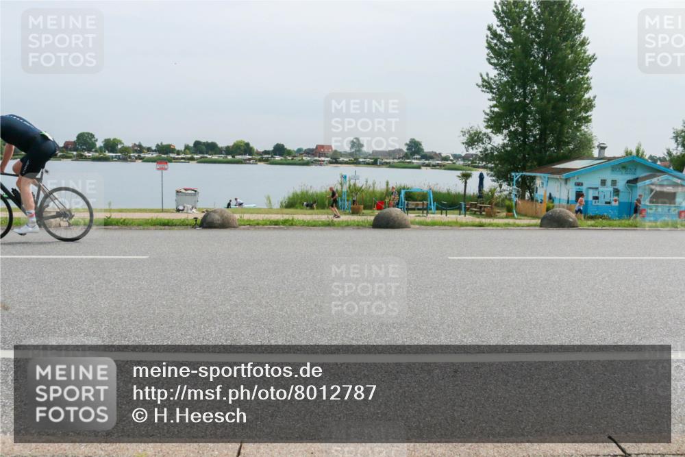 15.06.2025 - 27. Vierlanden-Triathlon H.Heesch http://msf.ph/oto/8012787 15.06.2025 11:07:56 Radfahren 647, 686 meine-sportfotos.de