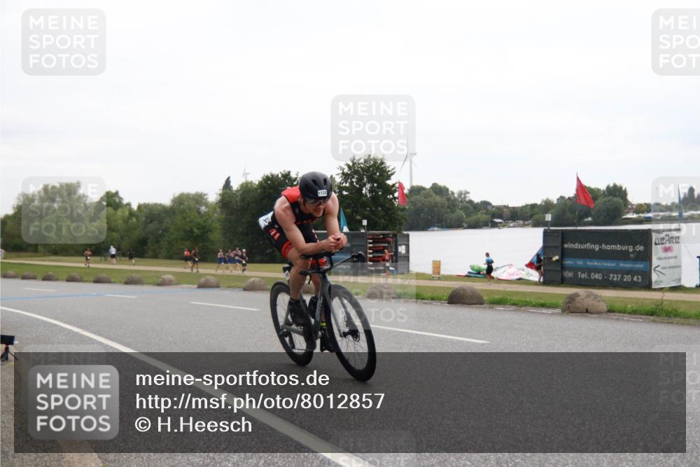 21.06.2025 - 27. Vierlanden-Triathlon H.Heesch http://msf.ph/oto/8012857 15.06.2025 13:26:40 Radfahren 1108, 1132, 1143, 1160 meine-sportfotos.de