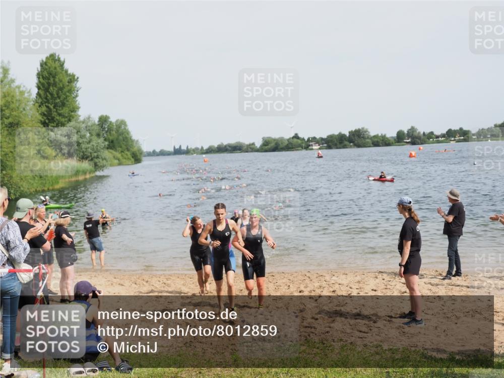 21.06.2025 - 27. Vierlanden-Triathlon MichiJ http://msf.ph/oto/8012859 15.06.2026 10:15:10 Schwimmen 480, 507, 528, 555, 587, 597, 635 meine-sportfotos.de