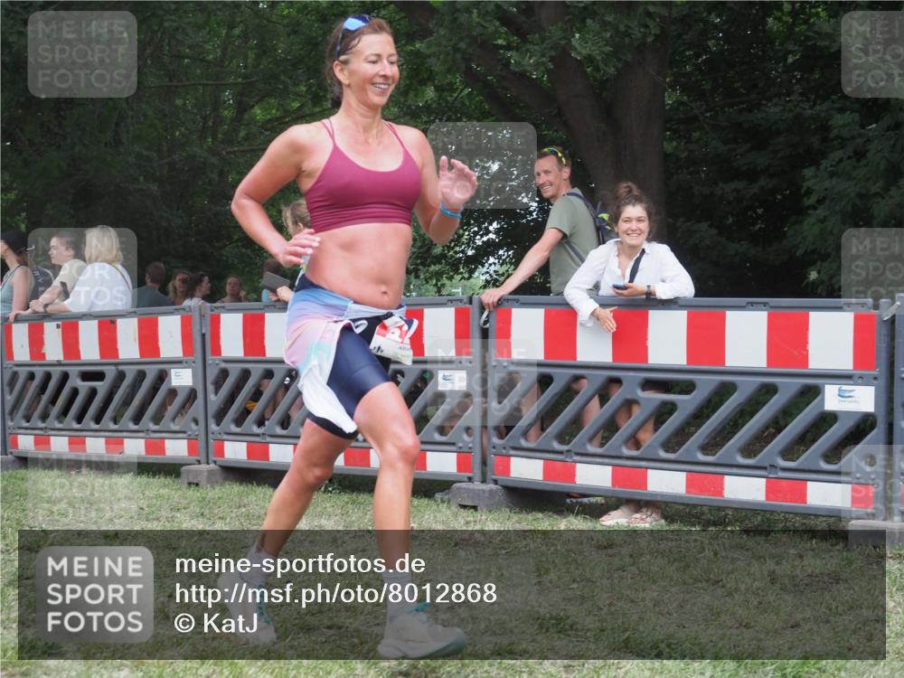 21.06.2025 - 27. Vierlanden-Triathlon KatJ http://msf.ph/oto/8012868 15.06.2025 13:09:42 Ziel 225, 716 meine-sportfotos.de