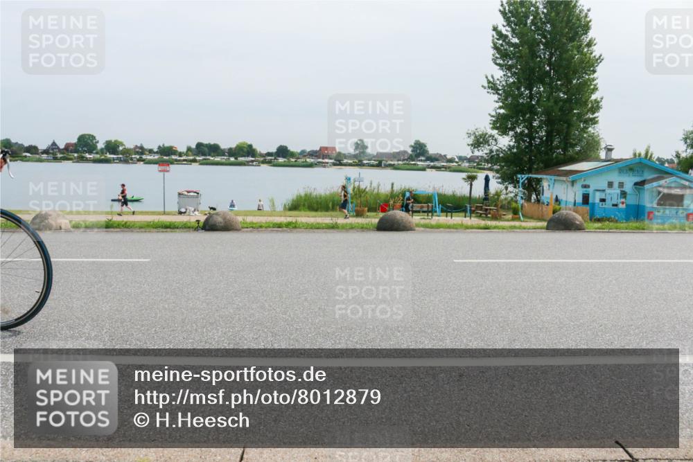 15.06.2025 - 27. Vierlanden-Triathlon H.Heesch http://msf.ph/oto/8012879 15.06.2025 11:08:20 Radfahren 191, 295, 743 meine-sportfotos.de