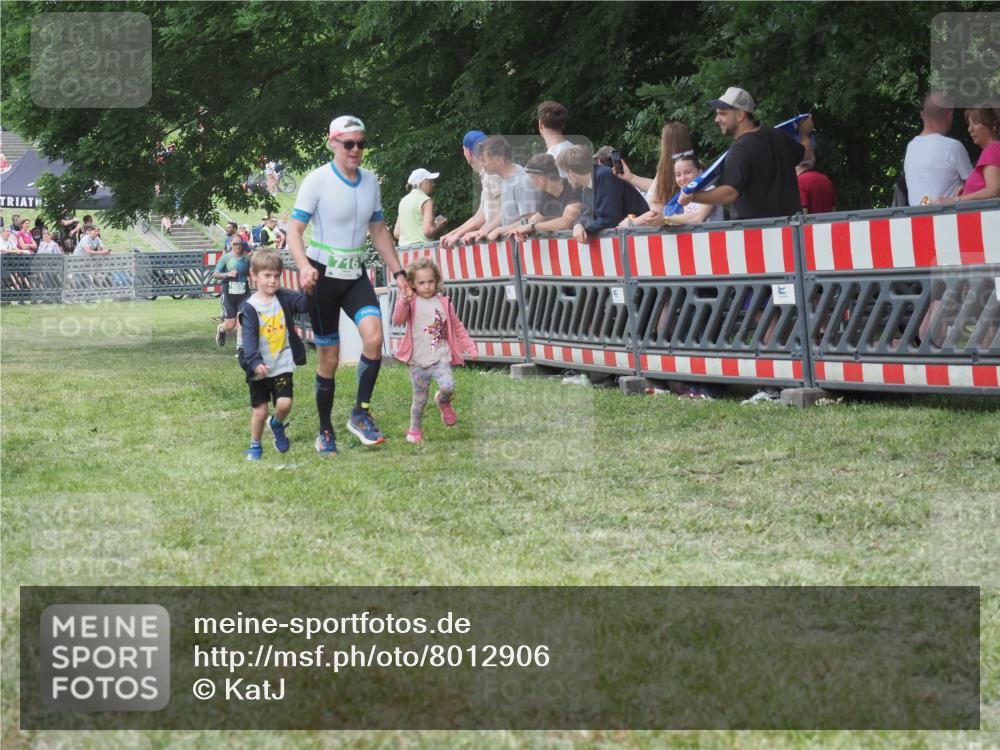 21.06.2025 - 27. Vierlanden-Triathlon KatJ http://msf.ph/oto/8012906 15.06.2025 13:09:49 Ziel 61, 716 meine-sportfotos.de