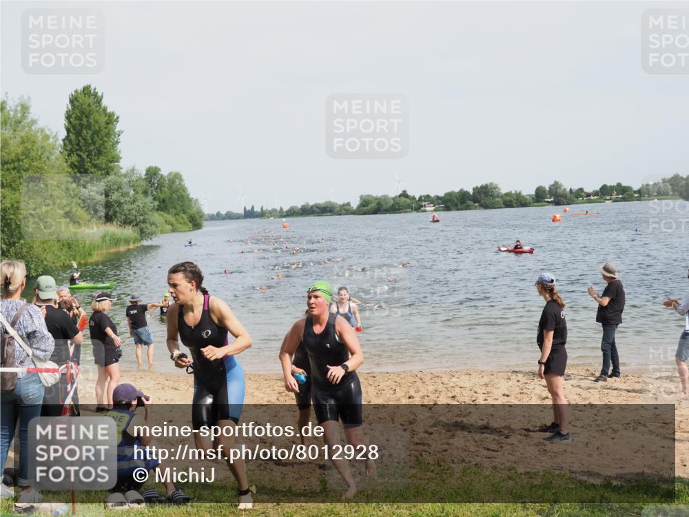21.06.2025 - 27. Vierlanden-Triathlon MichiJ http://msf.ph/oto/8012928 15.06.2026 10:15:11 Schwimmen 480, 507, 555, 587, 597, 635 meine-sportfotos.de