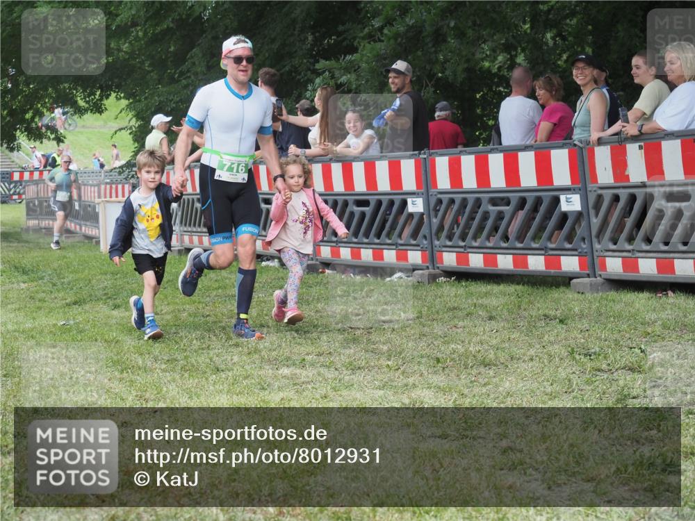 21.06.2025 - 27. Vierlanden-Triathlon KatJ http://msf.ph/oto/8012931 15.06.2025 13:09:49 Ziel 61, 716 meine-sportfotos.de