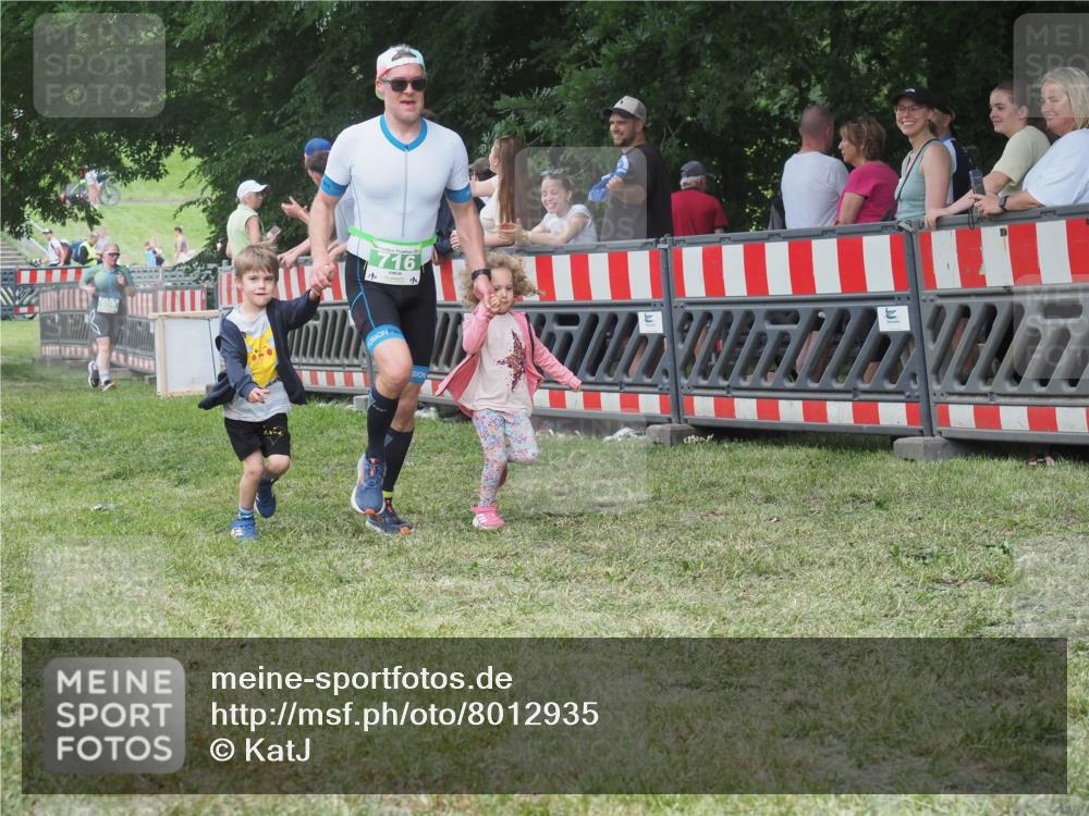 21.06.2025 - 27. Vierlanden-Triathlon KatJ http://msf.ph/oto/8012935 15.06.2025 13:09:50 Ziel 61, 716 meine-sportfotos.de