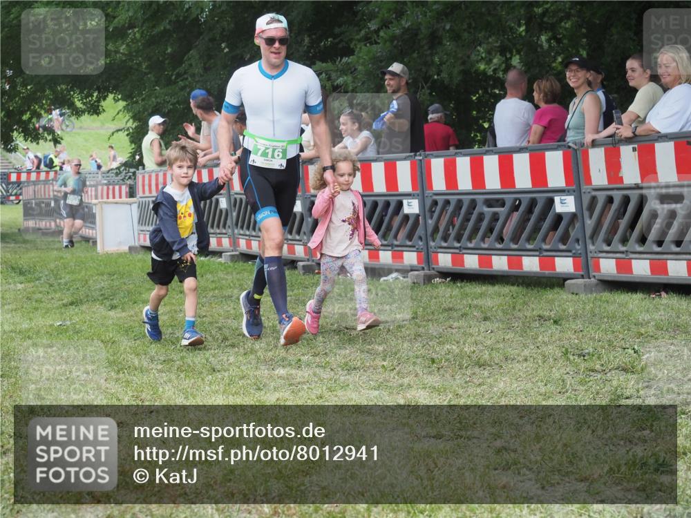 21.06.2025 - 27. Vierlanden-Triathlon KatJ http://msf.ph/oto/8012941 15.06.2025 13:09:50 Ziel 61, 716 meine-sportfotos.de