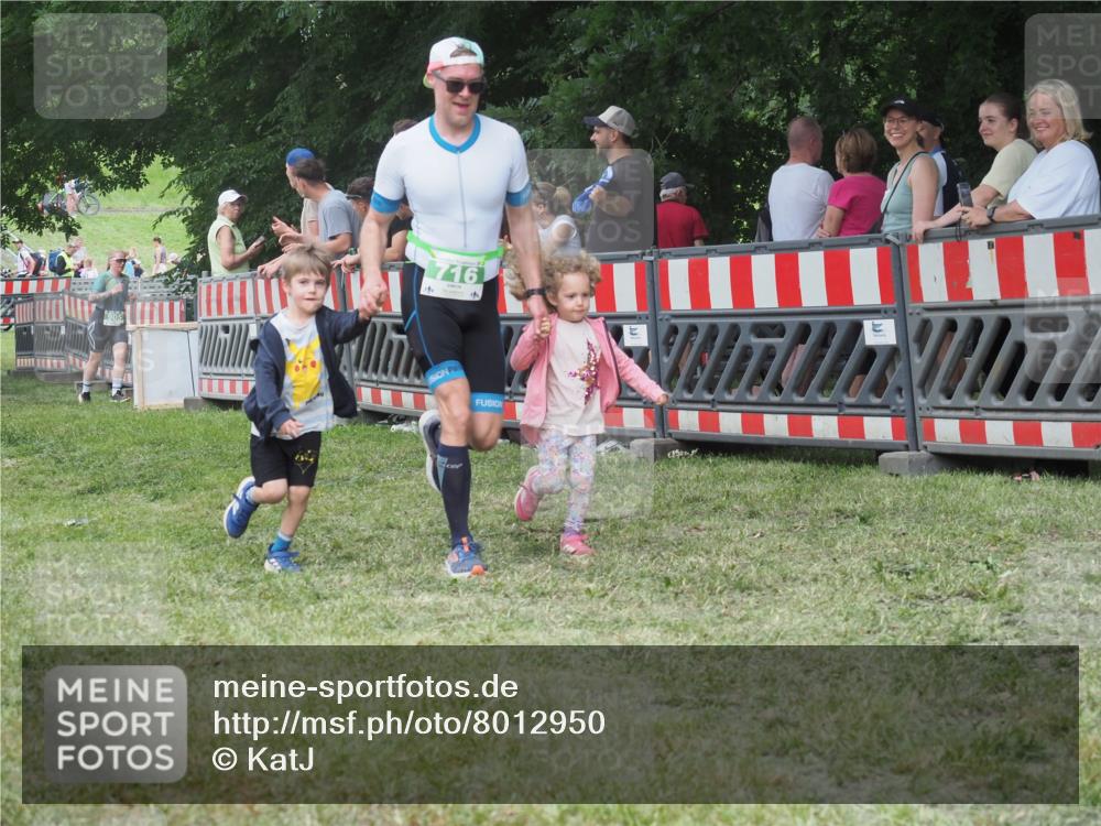 21.06.2025 - 27. Vierlanden-Triathlon KatJ http://msf.ph/oto/8012950 15.06.2025 13:09:50 Ziel 61, 716 meine-sportfotos.de