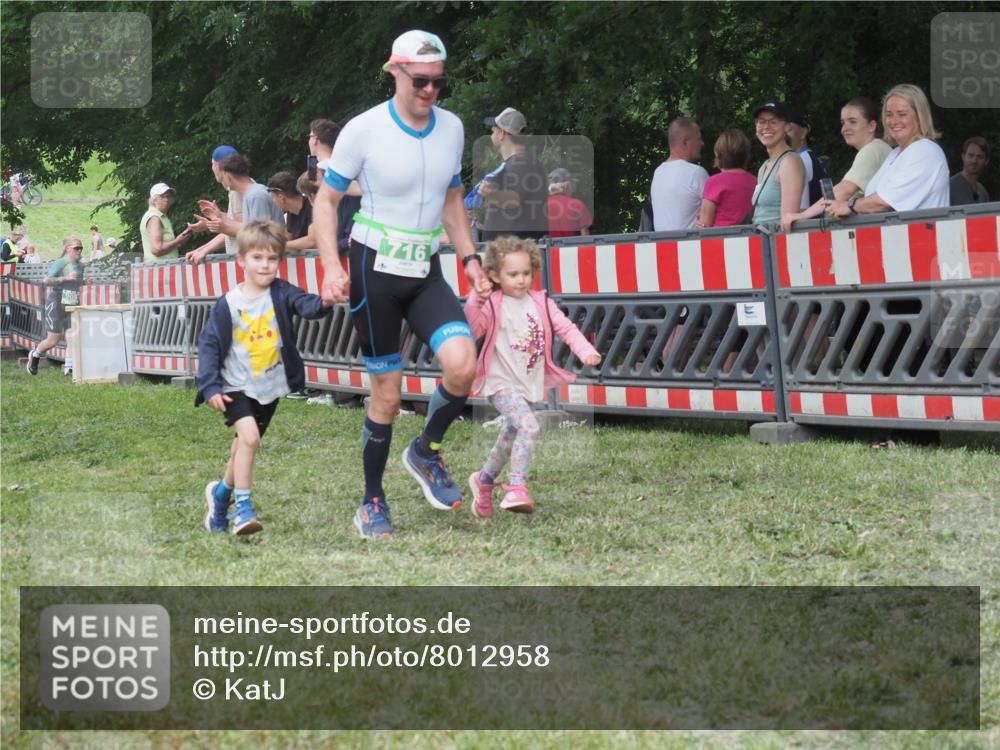 21.06.2025 - 27. Vierlanden-Triathlon KatJ http://msf.ph/oto/8012958 15.06.2025 13:09:50 Ziel 61, 716 meine-sportfotos.de