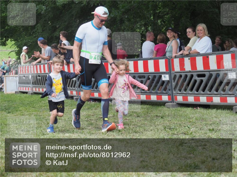 21.06.2025 - 27. Vierlanden-Triathlon KatJ http://msf.ph/oto/8012962 15.06.2025 13:09:50 Ziel 61, 716 meine-sportfotos.de