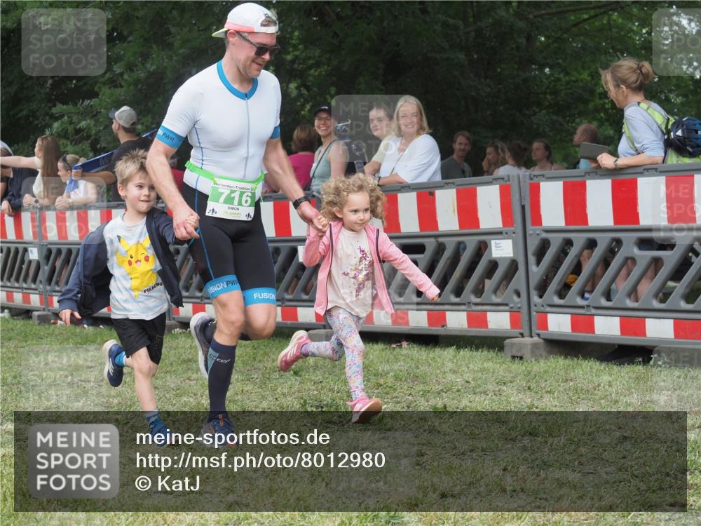 21.06.2025 - 27. Vierlanden-Triathlon KatJ http://msf.ph/oto/8012980 15.06.2025 13:09:51 Ziel 61, 716 meine-sportfotos.de