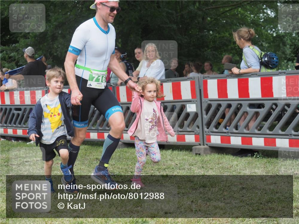 21.06.2025 - 27. Vierlanden-Triathlon KatJ http://msf.ph/oto/8012988 15.06.2025 13:09:51 Ziel 61, 716 meine-sportfotos.de