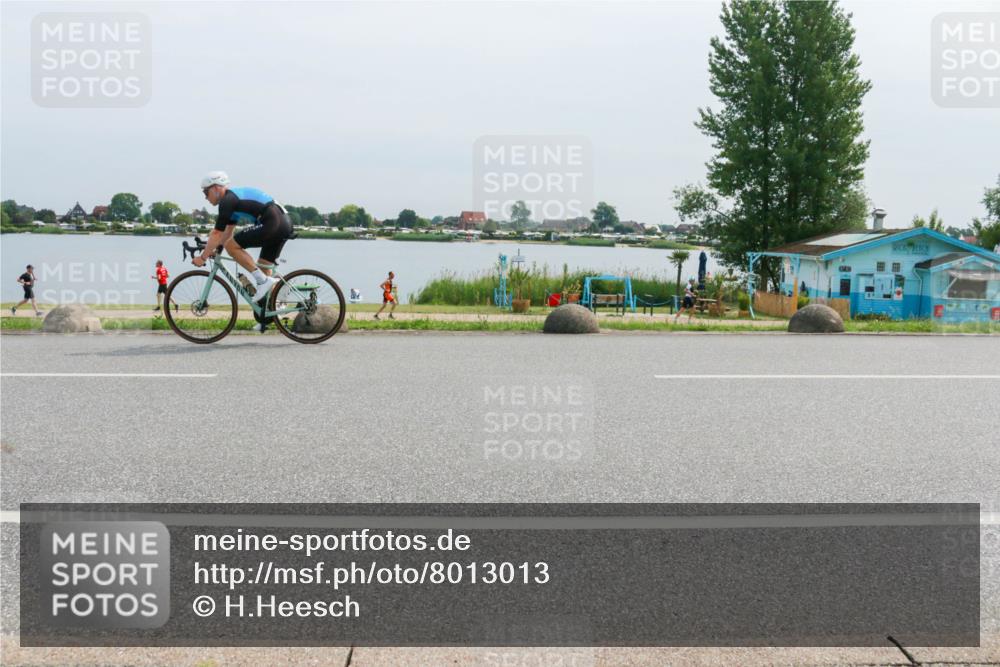 15.06.2025 - 27. Vierlanden-Triathlon H.Heesch http://msf.ph/oto/8013013 15.06.2025 11:08:32 Radfahren 722, 727 meine-sportfotos.de