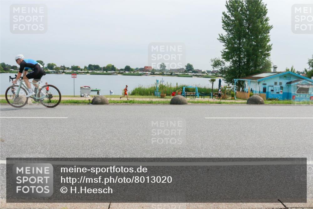 15.06.2025 - 27. Vierlanden-Triathlon H.Heesch http://msf.ph/oto/8013020 15.06.2025 11:08:32 Radfahren 722, 727 meine-sportfotos.de