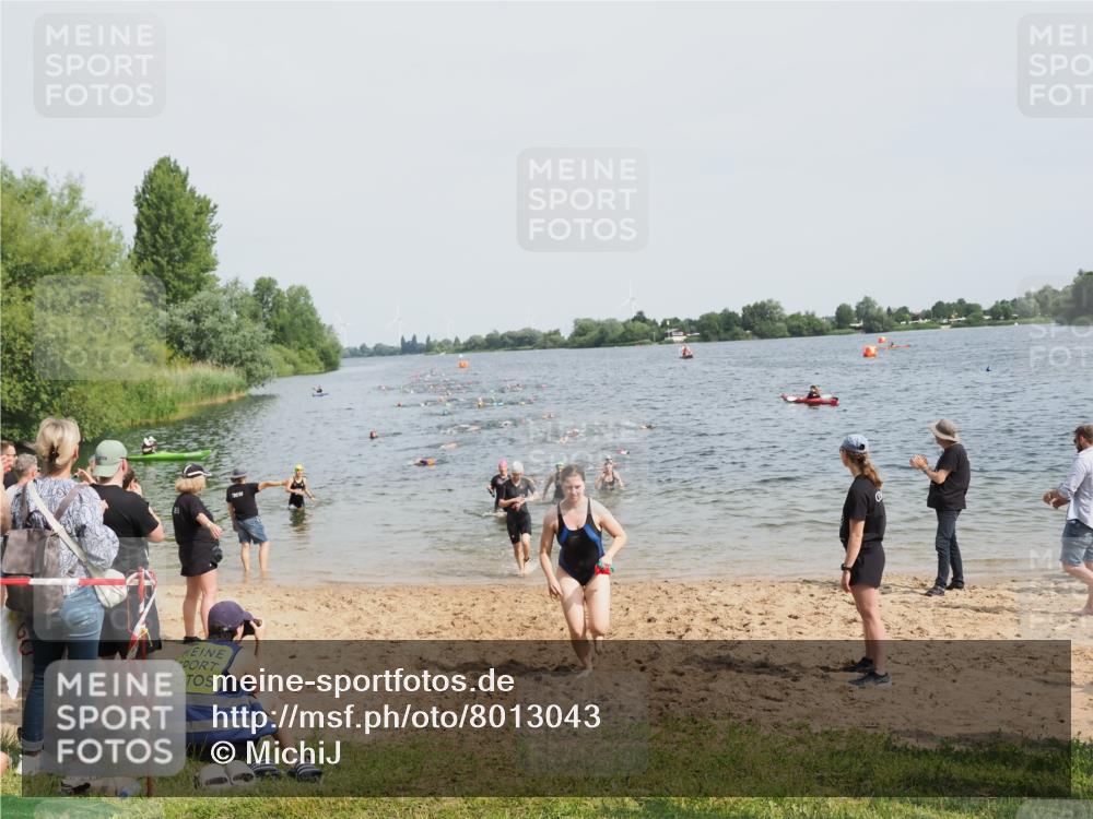 21.06.2025 - 27. Vierlanden-Triathlon MichiJ http://msf.ph/oto/8013043 15.06.2026 10:15:13 Schwimmen 480, 507, 555, 587, 597, 635 meine-sportfotos.de
