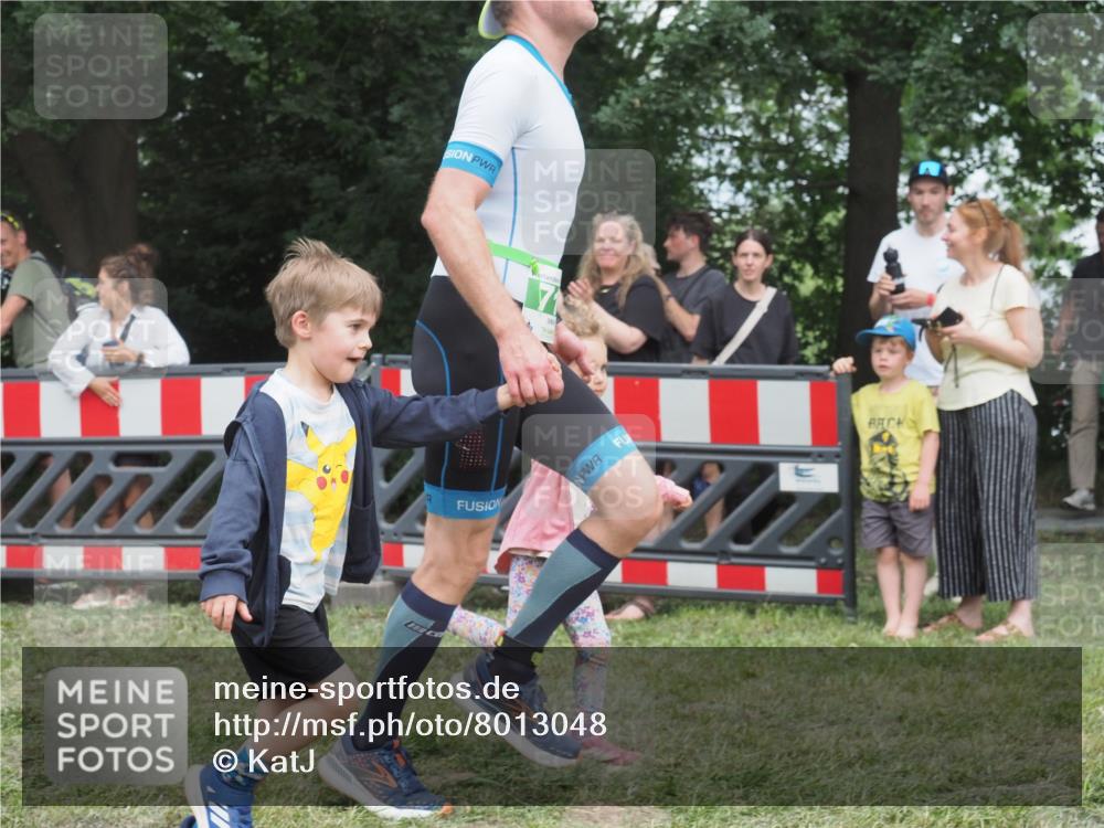 21.06.2025 - 27. Vierlanden-Triathlon KatJ http://msf.ph/oto/8013048 15.06.2025 13:09:52 Ziel 61, 159, 716 meine-sportfotos.de